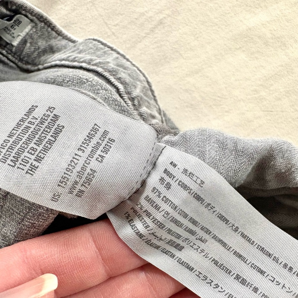 Abercrombie & Fitch The Mom High Rise size 28/6 Short - Picture 4 of 4